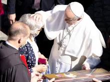 Pope Francis blesses Auschwitz survivor Lidia Maksymowicz in the San Damaso Courtyard of the Apostolic Palace, May 26, 2021.